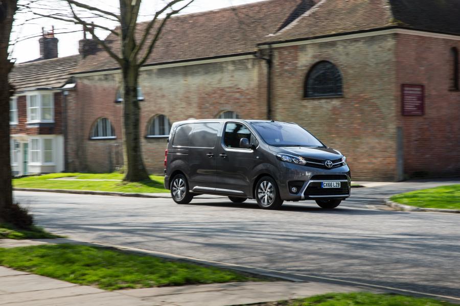  Toyota ProAce Van Compact 2017 года  (UK) (фото 19 из 32)